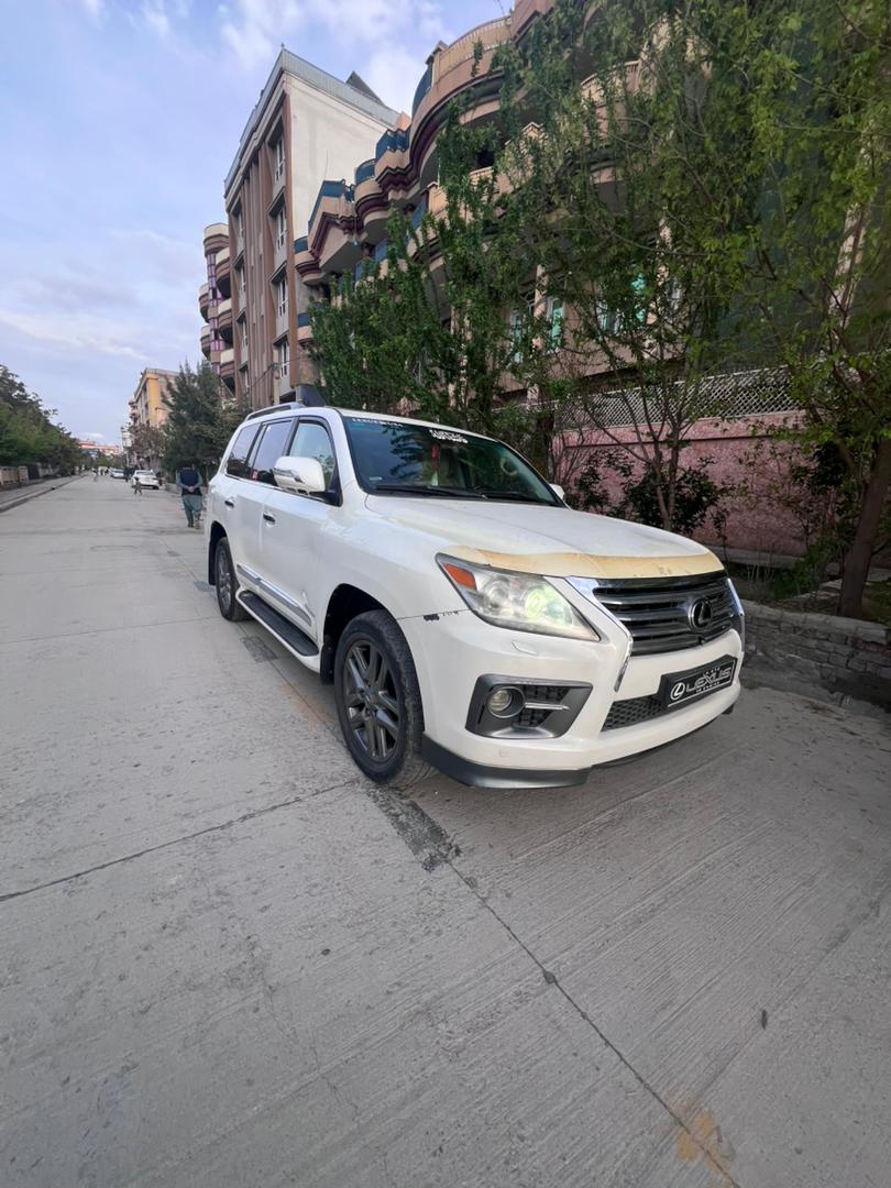لکسیز lx570
